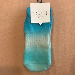 Pointe Studio Grip Socks NWT M/L